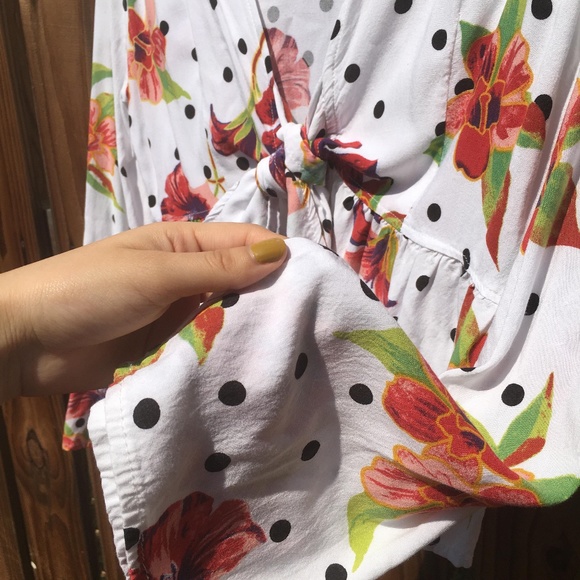 Iky and Me White Floral Polka Dot Tie Front Top M - Picture 3 of 5